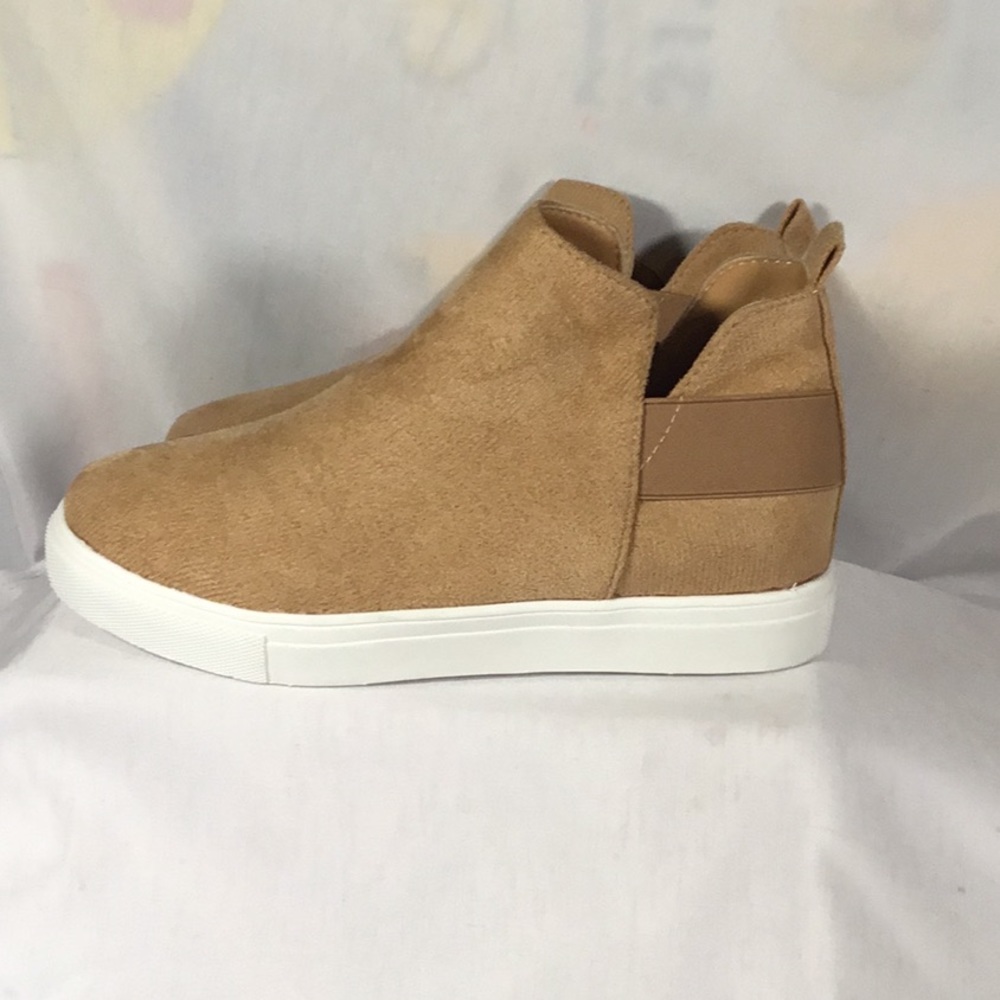 Lovely’s Collection Booties - Picture 3 of 5
